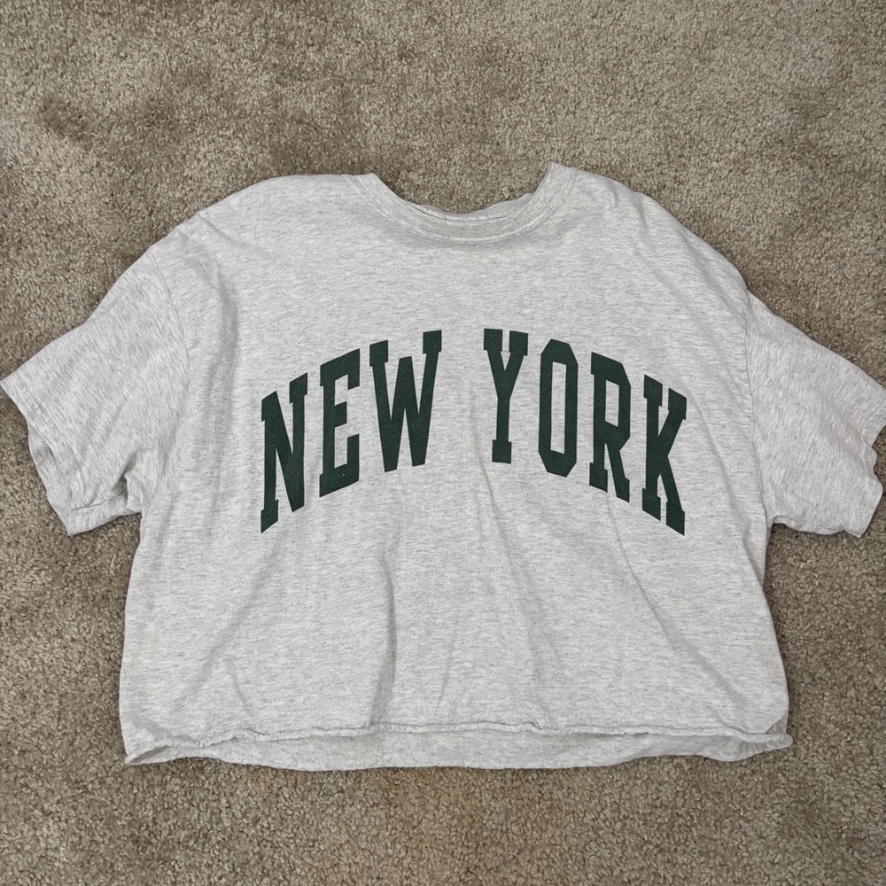 Brandy Melville Gray Cropped 'New York' Tee with Dark Green Print